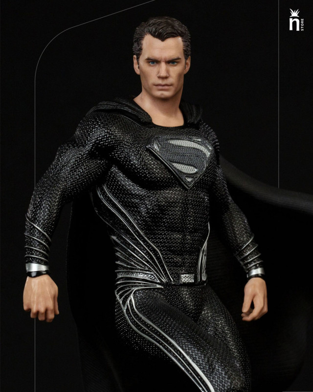 Superman Black Suit - Zack Snyder’s Justice League escala 1/10 by Iron Studios